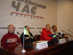 Учасники прес-конференції (зліва направо): Олександр Ярмола, Сергій Присяжний, Олександр Положинський, Олександр Авдієнко 
