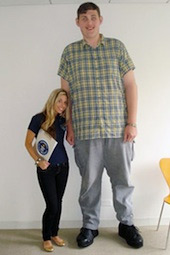 Зріст Ігоря Вовковінського становить 2 метри 34,5 см