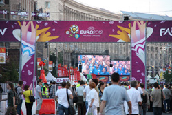 ЄВРО-2012. У столичних фан-зонах посилили заходи безпеки