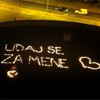 Боснійський романтик зробив коханій пропозицію, запаливши 700 свічок на даху