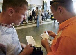 «Іменне покращення». У Києві спекулянти отримали монополію на залізничні квитки на південь