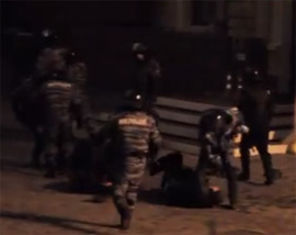 Міліцейський спецназ на Банковій з особливою жорстокістю бив журналістів зі знімальною апаратурою