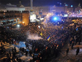 Влада вночі вирішила зачистити Майдан. Облога триває
