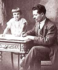 Нестор Іванович Махно з донькою в Парижі (1928 рік)