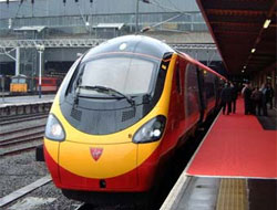 Пасажирський потяг «Pendolino» на лондонському вокзалі