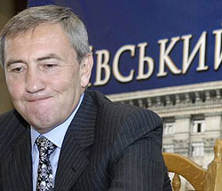 Столичний мер публічно наплював на Конституцію - він обмежив право партій на агітацію