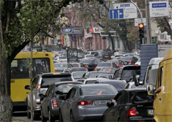 Черновецький врешті перейнявся столичними пробками. Мабуть самому дискомфортно