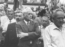 Степан Хмара на мітингу на площі Жовтневої революції(нині - Майдан) Степан Хмара на мітингу на площі Жовтневої революції(нині - Майдан)