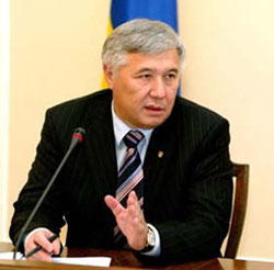 Єхануров зубами вириває кожну квартиру військовим