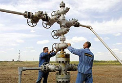 Газ для Фірташів-Коломойських постачатиме Росія. Окремо і за $300?