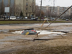 Такого ще не бувало. На столичних дорогах вже тонуть автівки