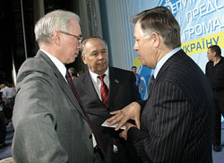 Комунсти і регіонали улаштували нове шоу під плітки про ширку Комунсти і регіонали улаштували нове шоу під плітки про ширку