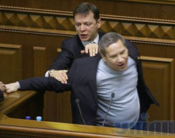 Завтра нардепи будуть знімати з себе недоторканність Завтра нардепи будуть знімати з себе недоторканність