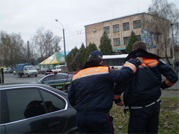 “Героя” пригоди за шкірки витягли колеги