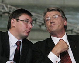- Юро, ми тебе знімати будемо за допомогою комуністів...
