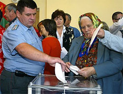 Луценко заспокоїв Януковича: на погрози він не реагує Луценко заспокоїв Януковича: на погрози він не реагує