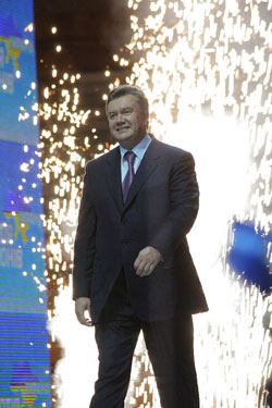 Лідер, якому не довірили навіть армійську лопату, твердо знає, що думають військові