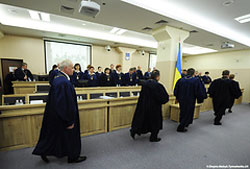 У суді ЦВК з’їжджає від встановлення суті у формальну казуїстику 