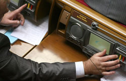 Гримаси законодавства. Військових прирівняли до зеків і позбавили права голосу