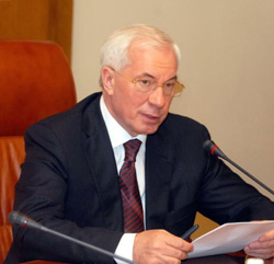 Азаров думає, що громадянам через високі ціни панікувати не варто Азаров думає, що громадянам через високі ціни панікувати не варто