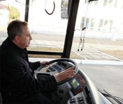 Колесников вдарив автобусом машину ДАІ. Довелось купувати нову Колесников вдарив автобусом машину ДАІ. Довелось купувати нову