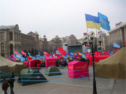 Фотофакт. Наметове містечко ПР і сателітів на Майдані 25.04.07 р. Ніхто, нікого й не намагався розігнати Фотофакт. Наметове містечко ПР і сателітів на Майдані 25.04.07 р. Ніхто, нікого й не намагався розігнати
