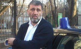 Закріплюємо відерце скотчем...