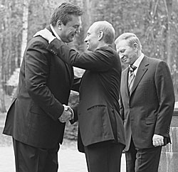 Путін боїться демократизації України
