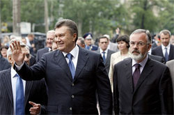 Янукович театрально нагримав на Табачника? Янукович театрально нагримав на Табачника?