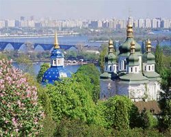 Дніпро перетворюють у брудне болото