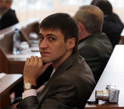 Луганський народний обранець написав заяву на побиту ним дівчину