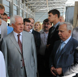 Азарову показали капусту за 80 копійок і він подумав, що на його місці може опинитися кожен Азарову показали капусту за 80 копійок і він подумав, що на його місці може опинитися кожен