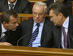 Азаров просить гаранта покарати керівництво МОЗ Азаров просить гаранта покарати керівництво МОЗ