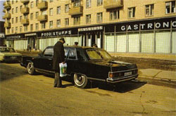 А на цьомц фото 1980 року ми бачимо номенклатурника з глибинки, який тільки-но отоварився у у валютному магазині. Вікна не прозорі, аби не збурювати совєтський народ А на цьомц фото 1980 року ми бачимо номенклатурника з глибинки, який тільки-но отоварився у у валютному магазині. Вікна не прозорі, аби не збурювати совєтський народ