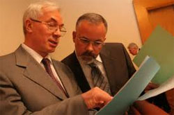 Переможні рапорти Азарова вже викликають тільки сміх Переможні рапорти Азарова вже викликають тільки сміх