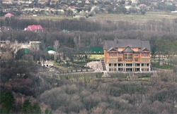 “Кінці у воду”. Суд ліквідував компанію, яка продала Януковичу “Межигір’я” “Кінці у воду”. Суд ліквідував компанію, яка продала Януковичу “Межигір’я”