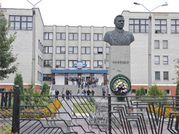 Не в медiнститутi Москви, а саме ось тут, у Козятинському училищi, й навчався псевдопрофесор Слюсарчук Не в медiнститутi Москви, а саме ось тут, у Козятинському училищi, й навчався псевдопрофесор Слюсарчук