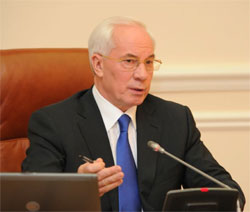 Азаров визнав, що обіцяного покращення життя громадянам чекати зарано і знайшов “крайніх” Азаров визнав, що обіцяного покращення життя громадянам чекати зарано і знайшов “крайніх”