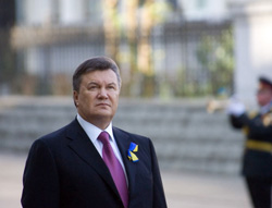 Сам себе не похвалиш... Янукович скромно розповів іноземцям про політиків і себе серед них Сам себе не похвалиш... Янукович скромно розповів іноземцям про політиків і себе серед них