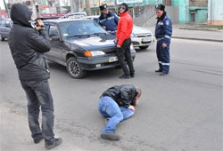 Хроніки беспредєлу. У Миколаєві на очах ДАІ наїхали на журналіста «Дорожнього контролю»