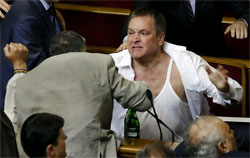 Єфремов вважає, що його фракція вчора не провокувала бійку Єфремов вважає, що його фракція вчора не провокувала бійку