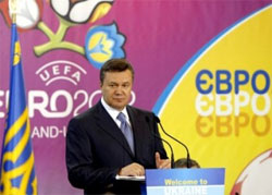 ЄВРО-2012 лише ненадовго приховало розкол між українським народом та корумпованою владою