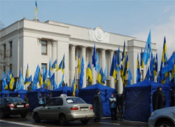 Регіонали набирають проплачену масовку Регіонали набирають проплачену масовку