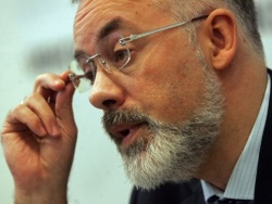 Табачник каже, що русифікувати освіту захотів не він, а вчителі Табачник каже, що русифікувати освіту захотів не він, а вчителі