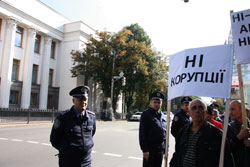 Українці не збираються на Майдан. Поки що