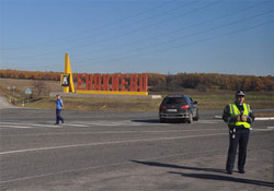 У Донецьку і Єнакієвому до приїзду Януковича перекрили центральні вулиці і зняли рекламу опозиції