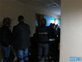 Народ проти фальсифікаторів. Селяни взяли в облогу ОВК в Первомайську