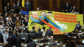 Наостанок депутати знову сварилися через мову Наостанок депутати знову сварилися через мову