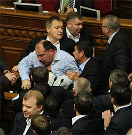 Серіал “Спікеріада”. Нардепи розпочали засідання з “силових вправ” Серіал “Спікеріада”. Нардепи розпочали засідання з “силових вправ”