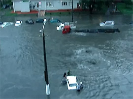 Сильна злива затопила вулиці Одеси: автомобілі плавали у воді